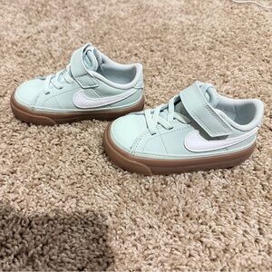 Nike Kids' Mint Green Sneakers with White Swoosh
